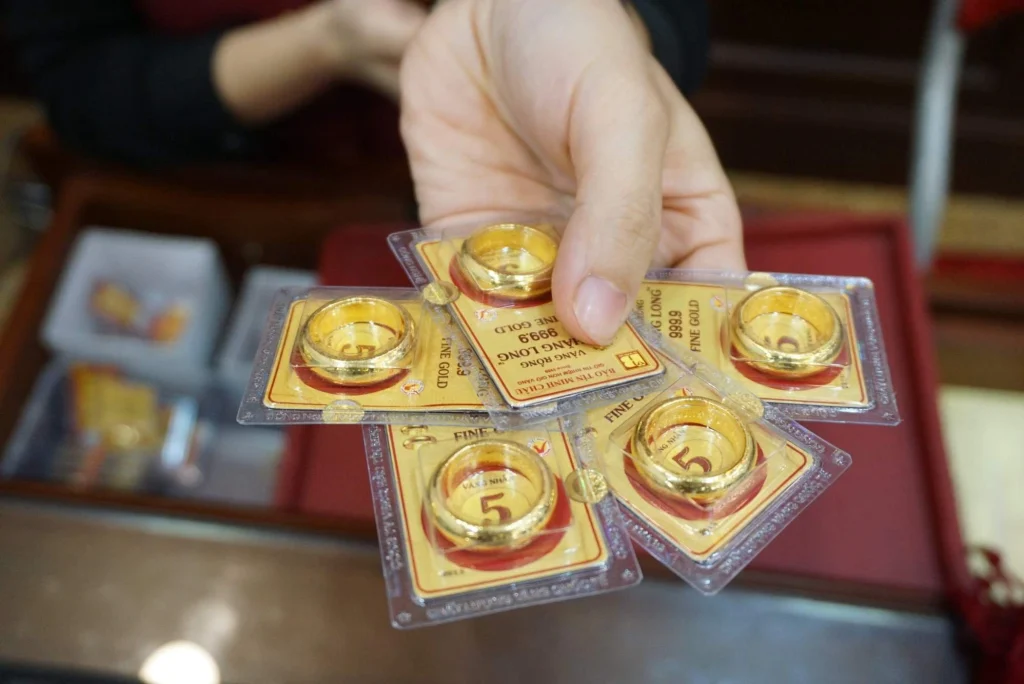 Vàng tăng kỷ lục 160 triệu/lượng: Ai hưởng lợi, ai gánh rủi ro?
