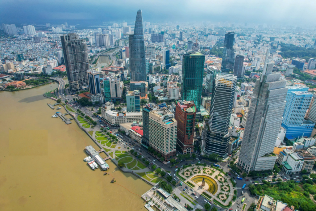 TP.HCM tăng 11 bậc, thị trường BĐS sôi động