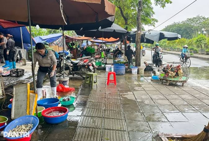 Hà Nội siết vỉa hè, lòng đường: Vi phạm lại “di cư” vào ngõ nhỏ