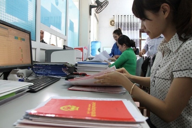 Làm sổ đỏ qua “cò” nhanh hơn tự làm: Bộ yêu cầu kiểm soát chặt
